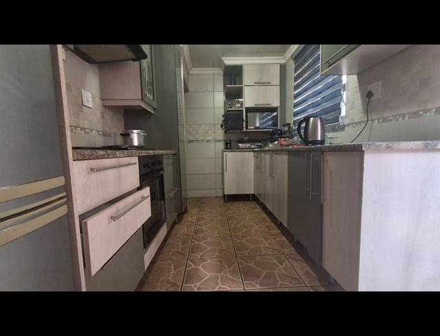 3 BEDROOM HOUSE FOR SALE IN KWENELE SOUTH
